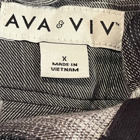 Ava & Viv plaid tunic button down shirt.  Size X black and gray tones - Picture 3 of 10